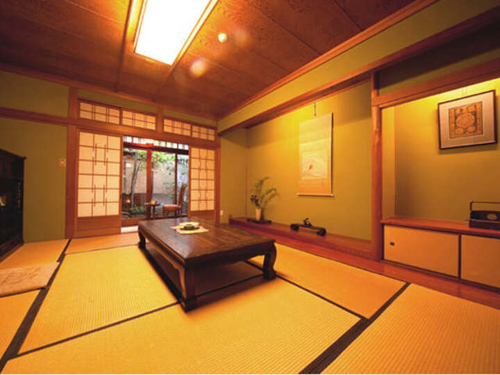 和室10畳（トイレ・洗面付き）.