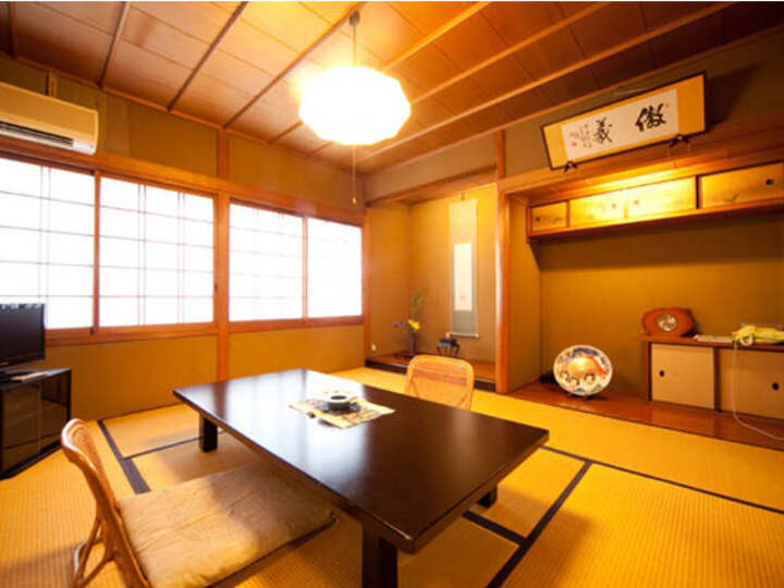 和室8畳（トイレ・洗面付き）.