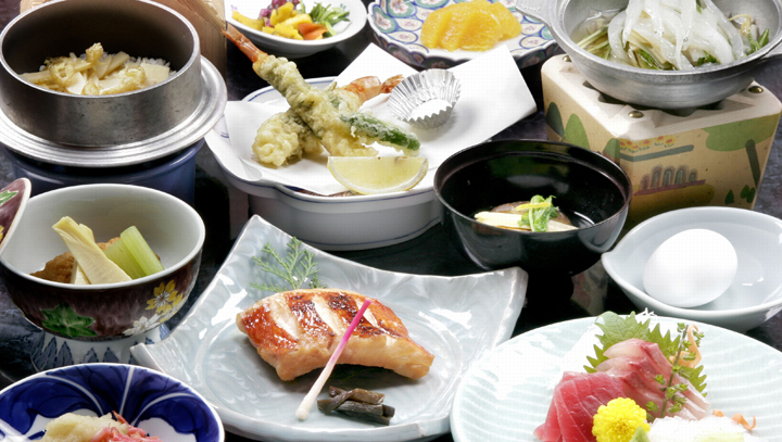 料理は本格的日本料理と多彩な食材が楽しめます。