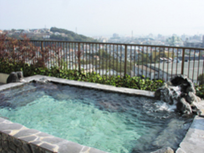 屋上露天風呂 昴（男湯） 岩風呂 