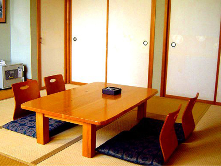本館和室８畳（バスなし）.