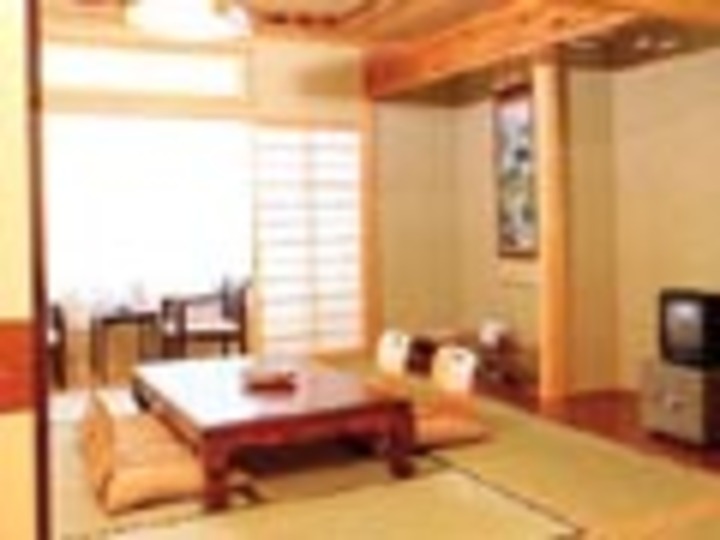 和室14畳（バストイレ付）
