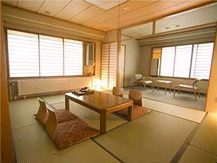 【明るい角部屋】１０畳和室.