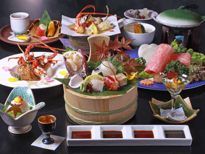 お料理の一例。本当に少量ですが、食材を吟味し充実させた新会席です。