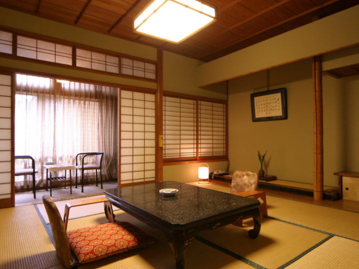 【本館和室】（８畳〜１２畳・トイレ）.