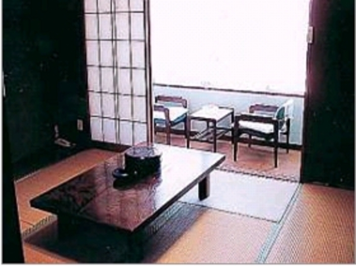 和室8畳バス、トイレ共同