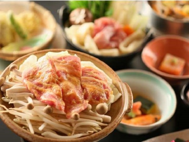 秩父と言えば◆豚肉の味噌漬け◆陶板焼きで召し上がれ！