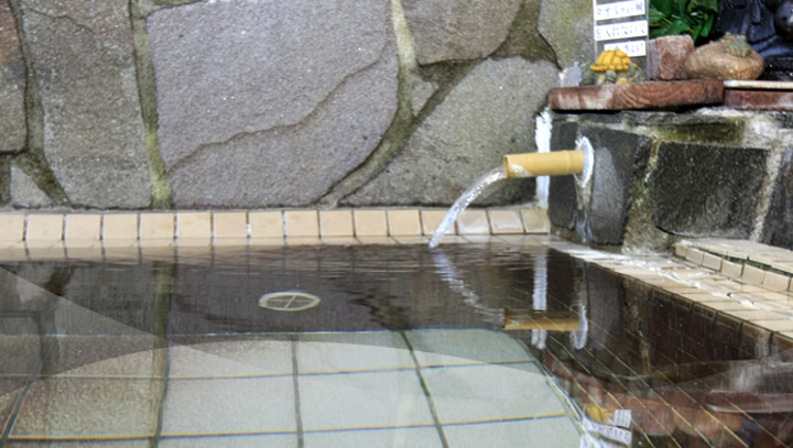 伊香保温泉には2つの源泉【黄金の湯と白銀の湯】が存在します。当館は、白銀の湯から引湯しています