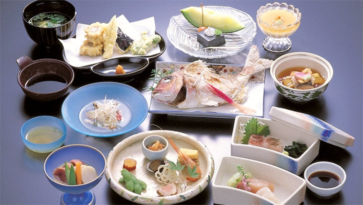 地元日本海の海の幸を中心とした創作懐石料理