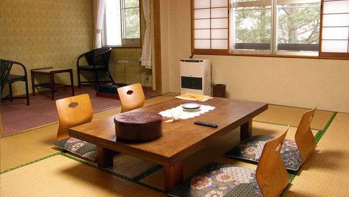 お部屋から一望できる、甲子高原の季節を身近に感じてください。（客室一例）
