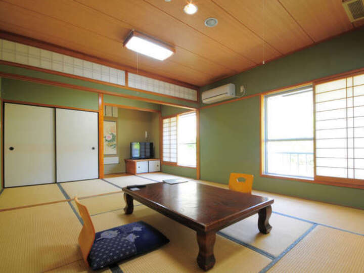 和室１２畳トイレ付き.