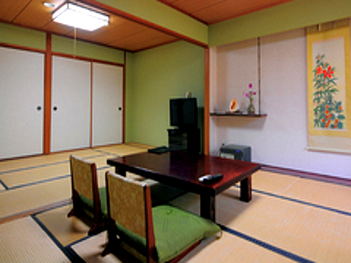 和室１４畳２間（和式トイレ付き）.