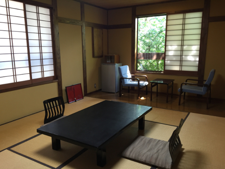 寛ぎの和室（10畳+広縁付き）[訳あり]