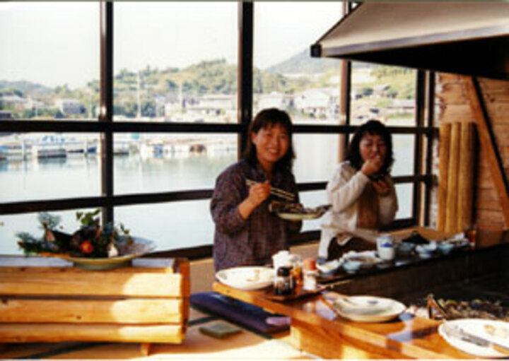 海上ロッジ食事処