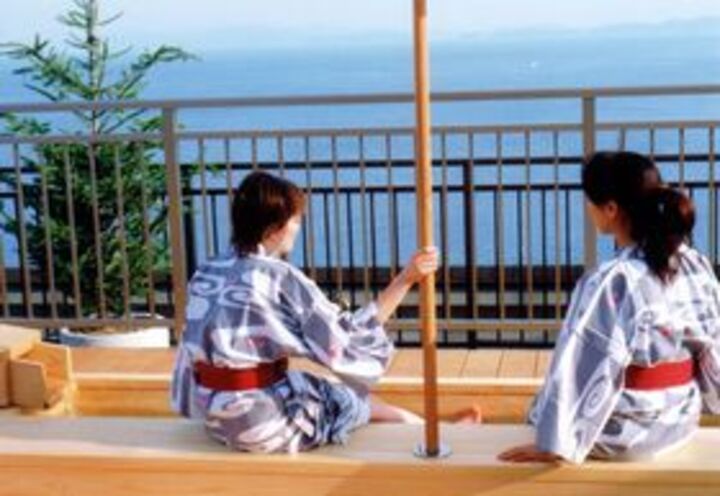足湯処　「ひねもす庭」  