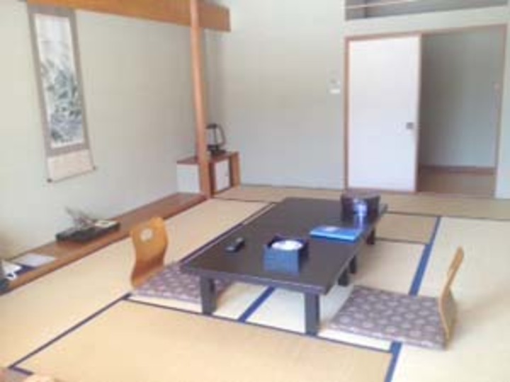 和室12畳・洋式トイレ付.