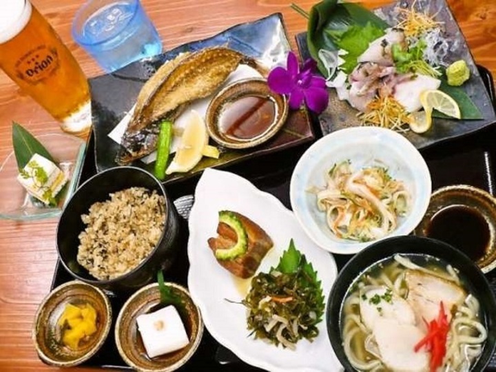 夕食メニュー一例