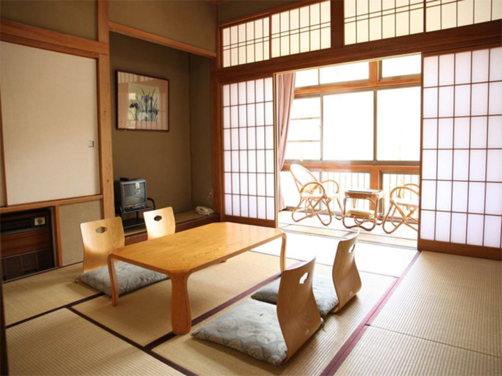 【貸切風呂は無料で利用可能♪】気軽にお泊り湯沢館/和室2〜4名様[バストイレ無].