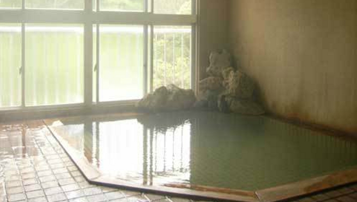 湯川温泉で日頃の疲れを癒してください。