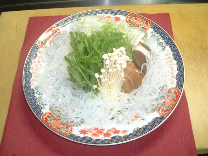 上州豚と添えて出されるみずみずしい野菜。（鍋用）