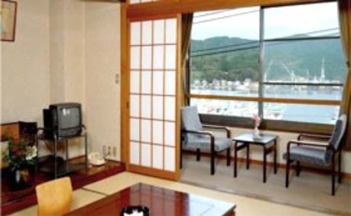 １０畳和室　海側（バス・トイレ共同）
