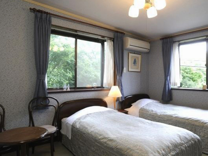 角部屋の洋室ツインルーム ２つの温泉も貸切無料.
