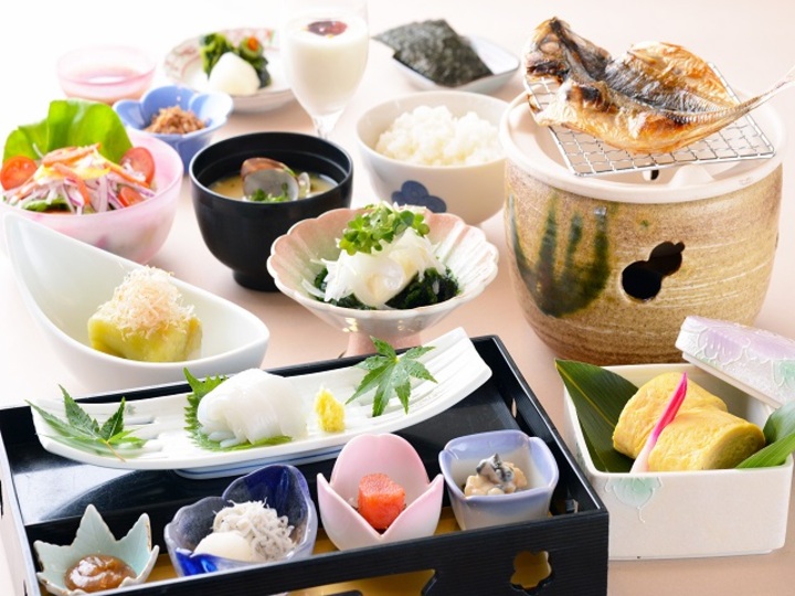 【朝食】伊東の干物を中心とした豪華和食