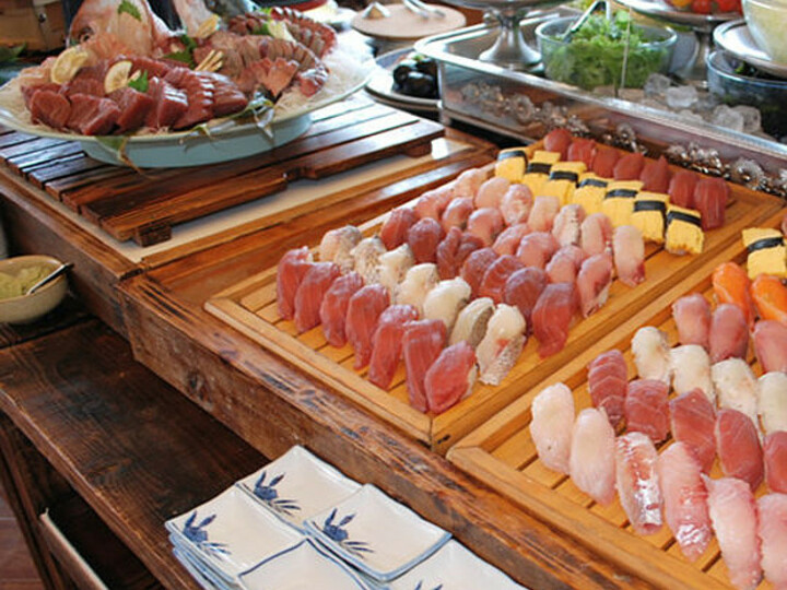 バイキングではお寿司も食べ放題！