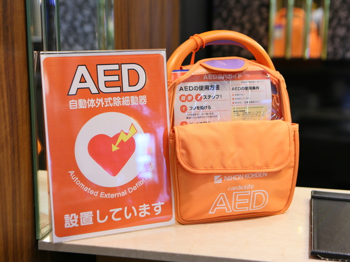 AED(自動体外式除細動機)