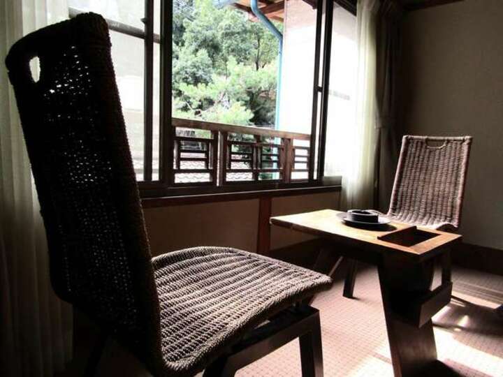 ★★日本庭園を望む客室或いは下部川を望む客室
