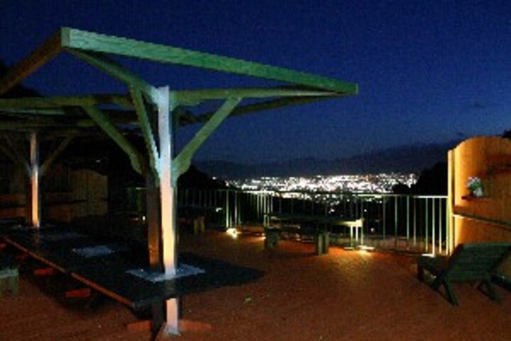 夜景の見える絶景カフェ「ＦＯＲＴＩＮＡ」