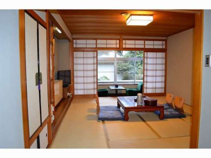 和室１０畳・本館木造和室２０畳