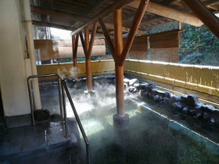 『あじさいの湯』　女性・野天風呂