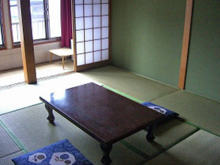 和室６〜８畳（２〜３名様）