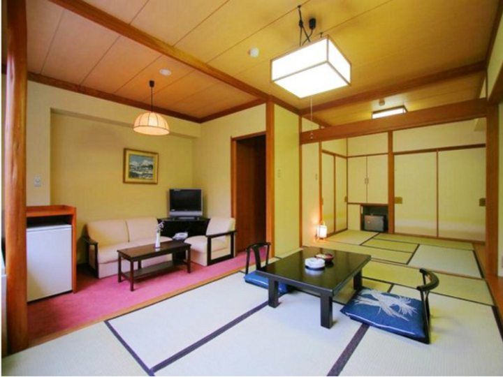 四季折々の山々や温泉街を一望！標準和室（Aタイプ）.