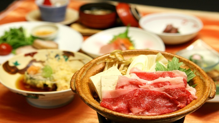 信州牛のすき焼きは当館の人気メニューのひとつです