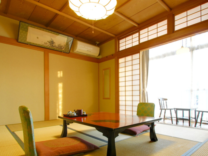 ■和室10畳（バス・洗浄器付トイレ完備）.