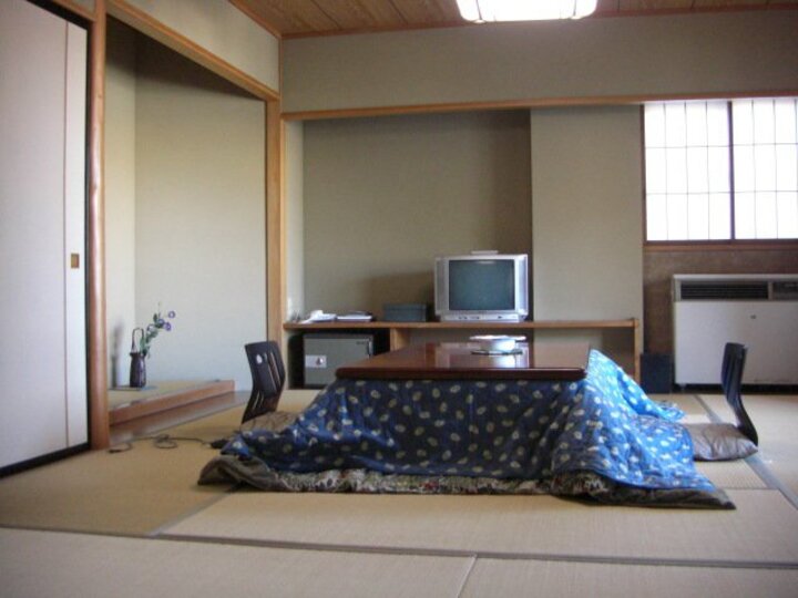 本館　和室10畳（バス無し）