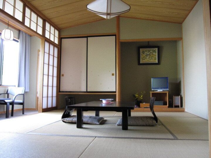 本館　和室8畳（バス無し）