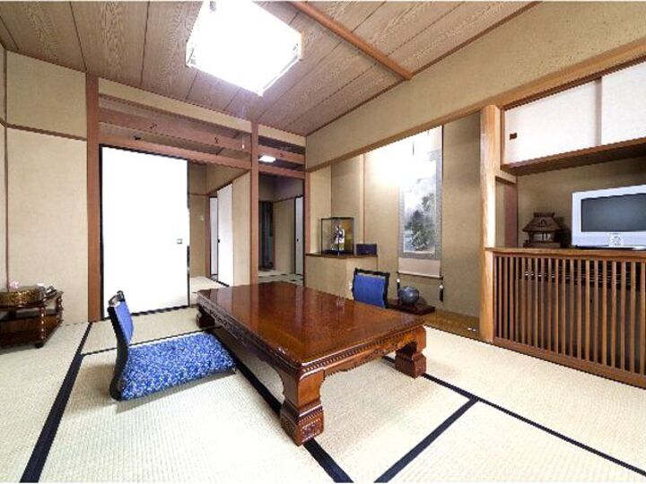 和室８畳＋４畳半＋次の間３畳（バス・トイレ付) 檜風呂貸切無料.