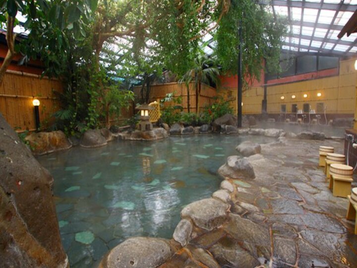 ジャングル大岩風呂 