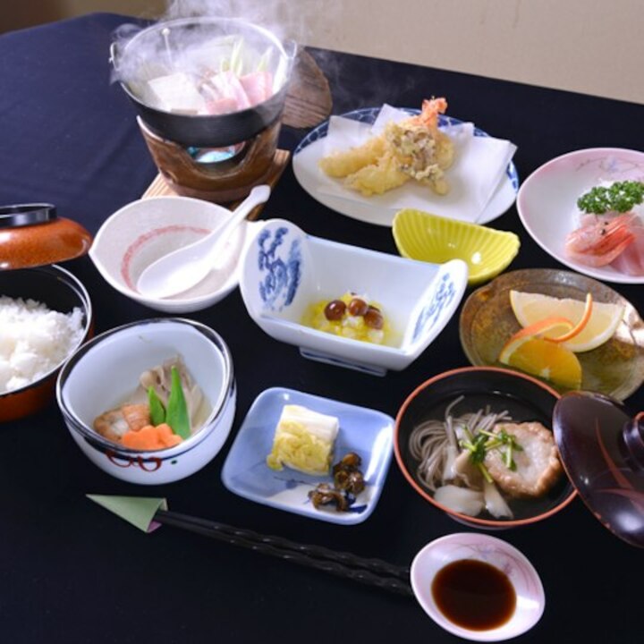 *お夕食一例/地元の食材を活かした郷土の味わい。女将が作る心に沁みるほっこりメニューをどうぞ。