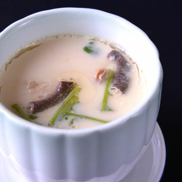 *お夕食一例（茶碗蒸し）/女将から若女将に受け継がれた自慢の一品。ぜひご賞味下さい。