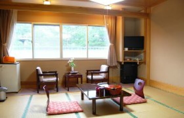 和室１０畳または２間続き