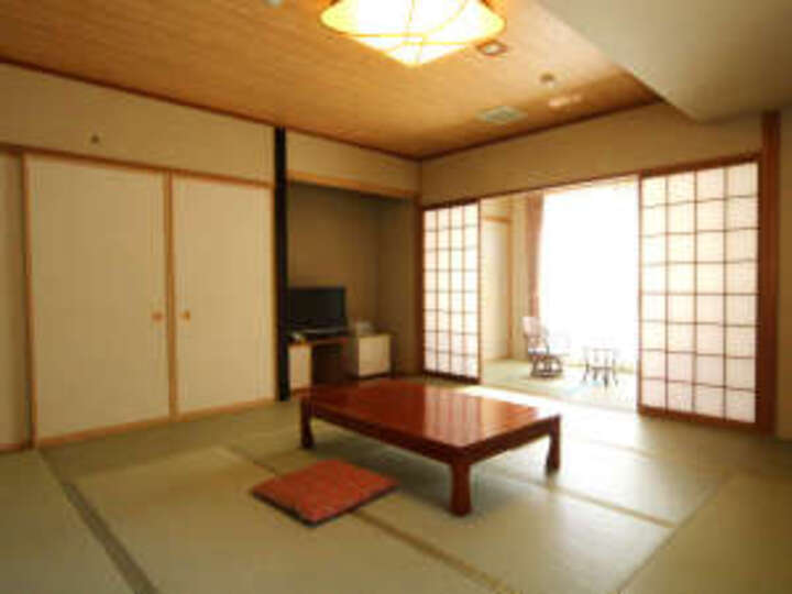 【新館】10～12.5畳＋広縁（バストイレ付）＜禁煙＞バス・トイレ(ウォシュレット)付き
