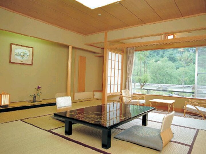 【禁煙】別邸青山（せいざん）荘和室12.5畳