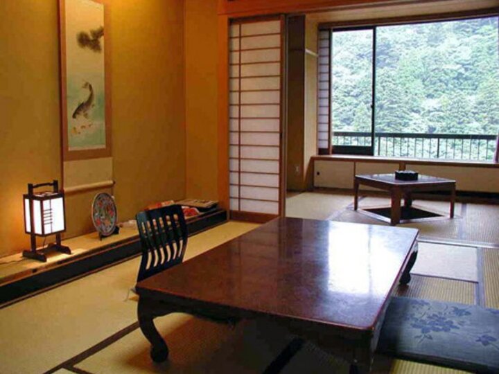 標準客室◆和室10畳バストイレ付.