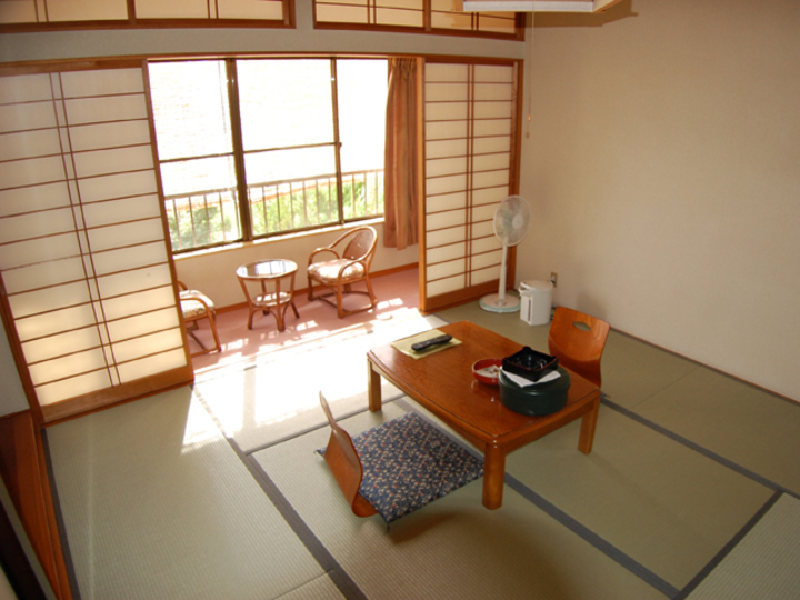 くつろぎの和室８畳＋広縁+洗面所＋洗浄機能付トイレ