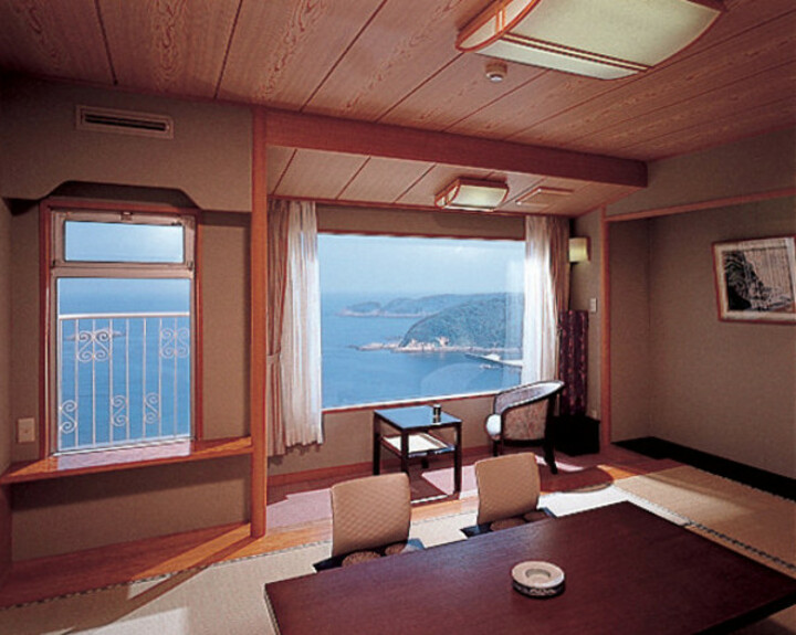 和室１０畳 海側.