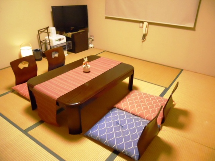 和室　８畳（４名様まで）